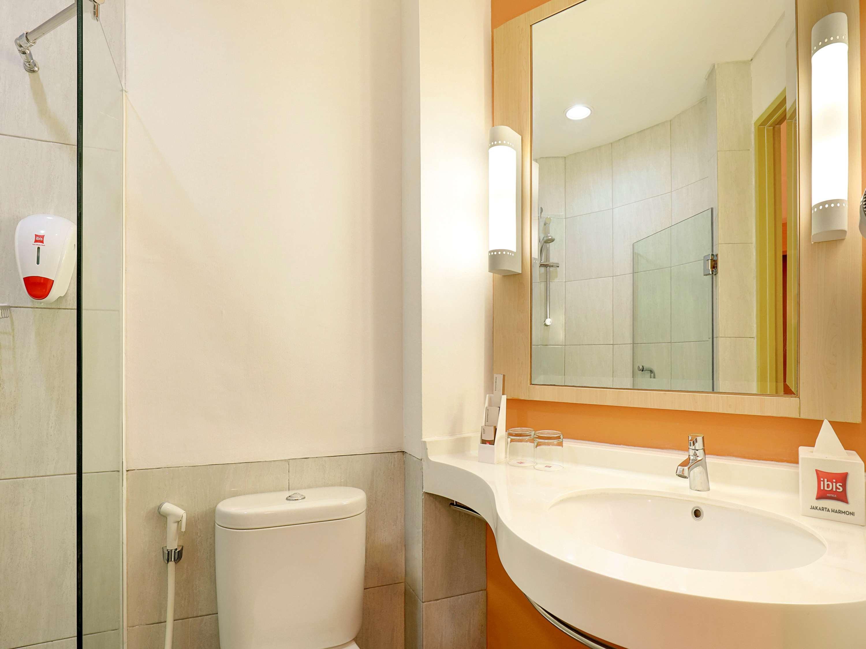 Ibis Jakarta Harmoni Jacarta Exterior foto