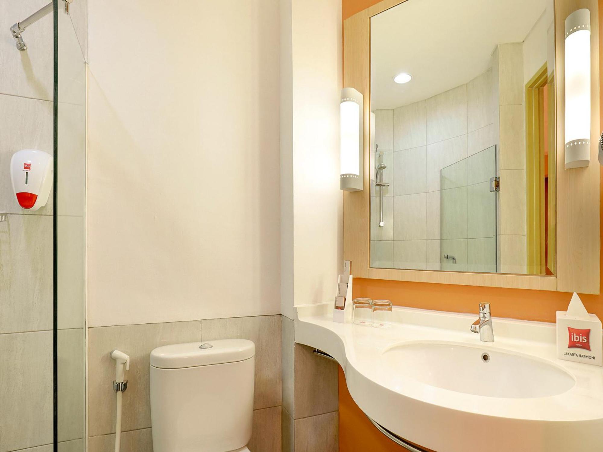 Ibis Jakarta Harmoni Jacarta Exterior foto