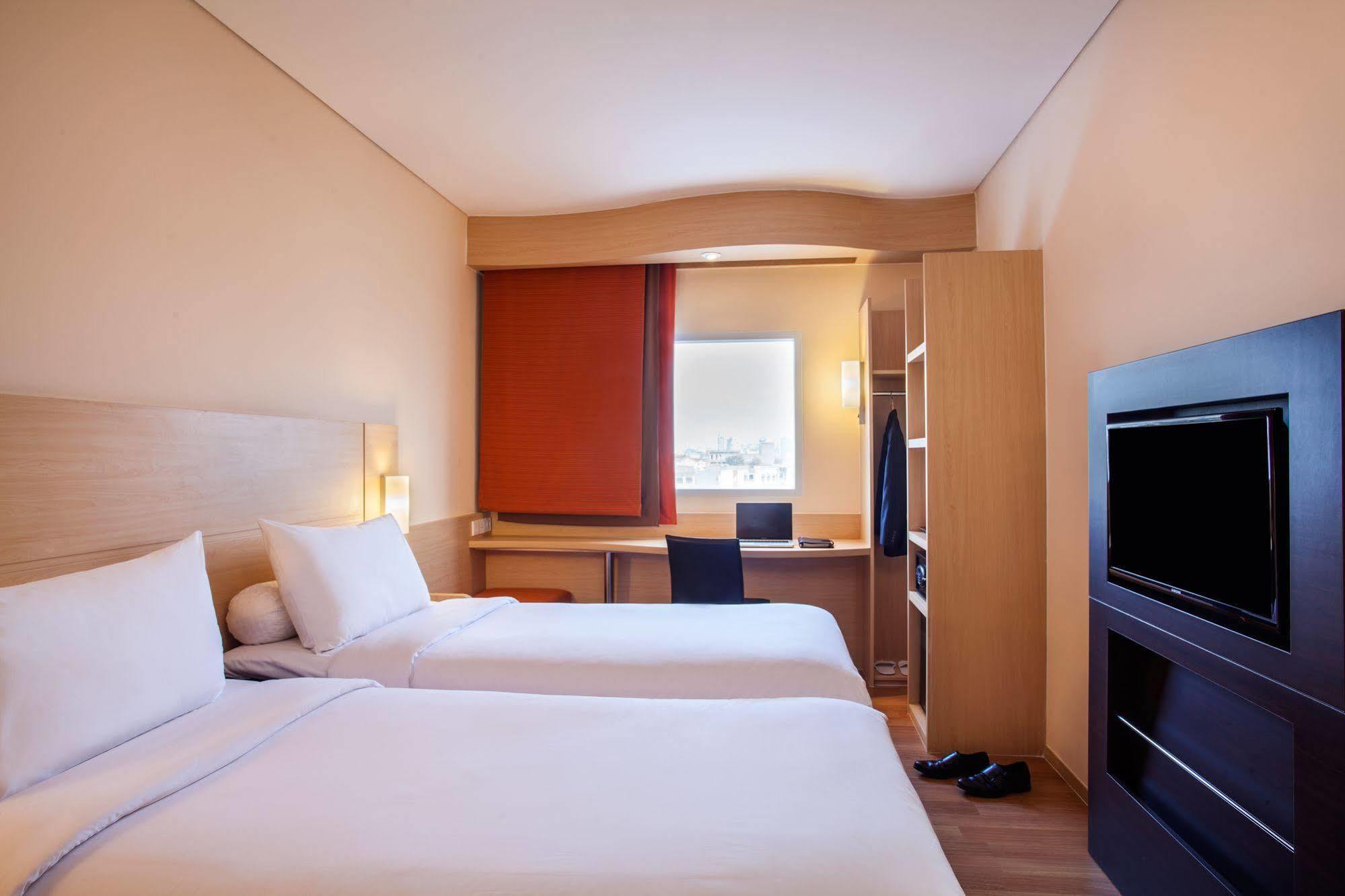 Ibis Jakarta Harmoni Jacarta Exterior foto